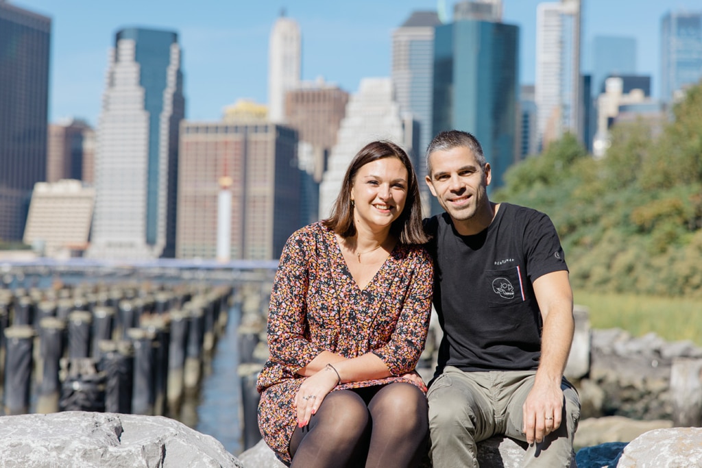 Les blogueurs Anne et Antoine à travers leur exploration de New York, partageant leurs expériences, conseils et découvertes dans cette ville captivante