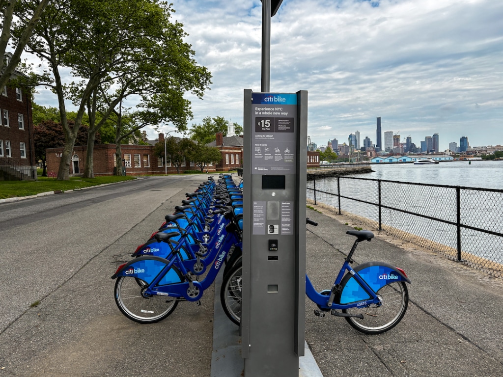 Station de vélos Citi bike à Governors Island à New York