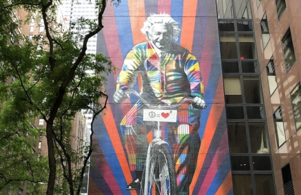 Fresque d'Einstein à vélo d'Eduardo Kobra à New York