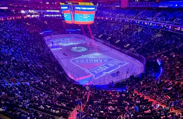 Ambiance lors d'un match des NY Rangers au Madison Square Garden