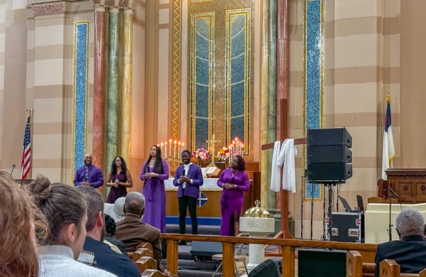 Chanteurs de gospel dans une église à Harlem