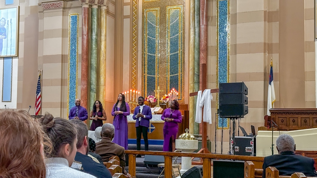 Chanteurs de gospel dans une église à Harlem