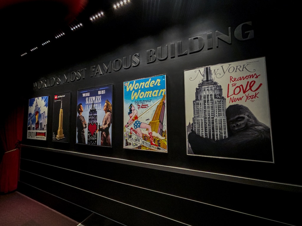 Affiches exposées à l'intérieur de l'Empire State Building