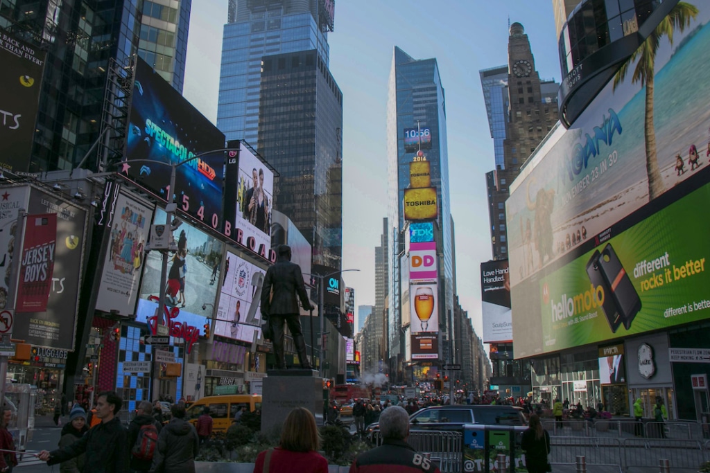 Times Square avec le One Times Square en arrière plan