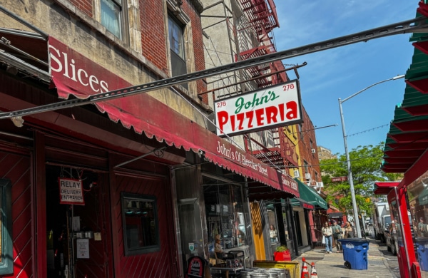 Extérieur John's Pizza of Bleecker Street à New York