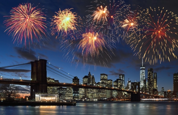 Feu d’artifice au dessus de Manahttan New York à l'occasion du réveillon du 31 décembre