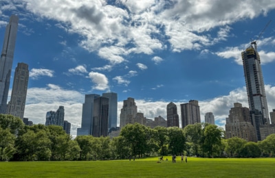 Sheep Meadow avec la skyline sud de Central Park en arrière plan