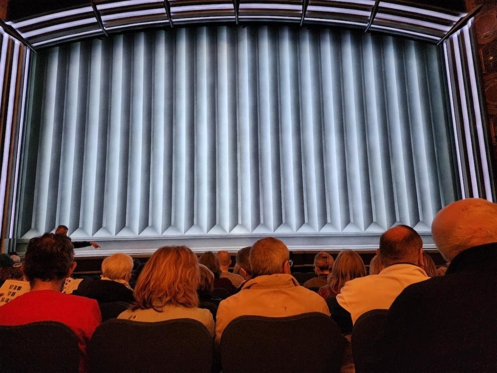 Vue depuis l'orchestre au Shubert Theatre à New York