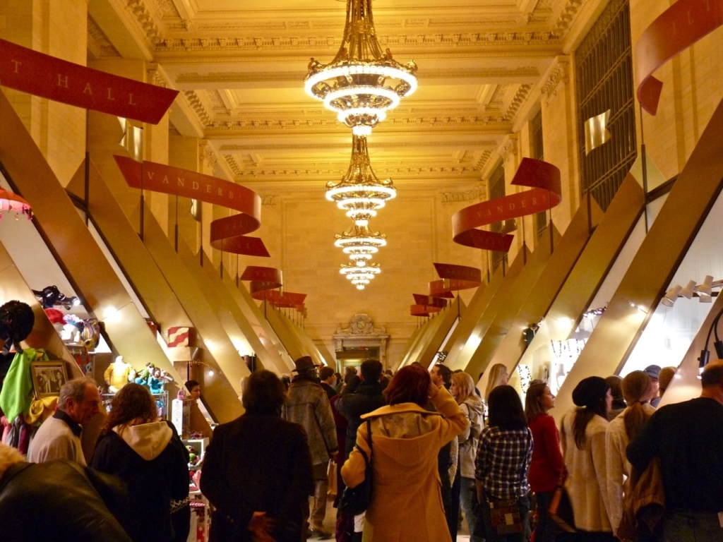 ambiance chaleureuse du marché de Noël à Grand Central Terminal NYC