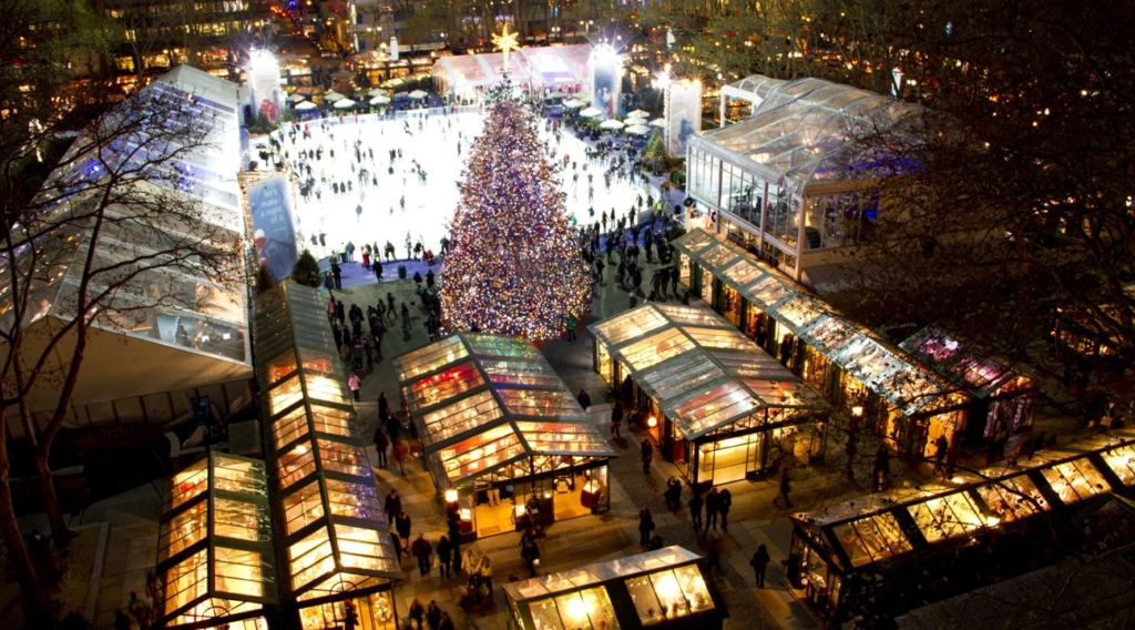 Vue d'en haut du marché de Noël à Bryant Park à New York