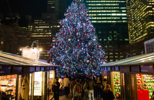 Chalets de marché de Noël à Bryant Park à New York