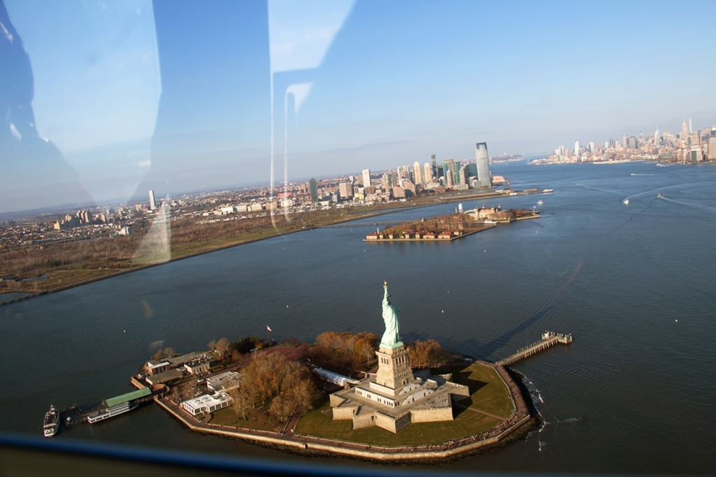 Vue de la Statue de la Liberté depuis un hélicoptère