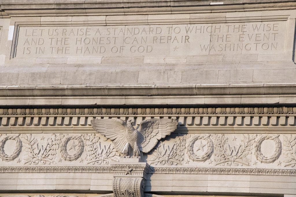 Citation de Georges Washington inscrite sur Washington Square Arch - New York