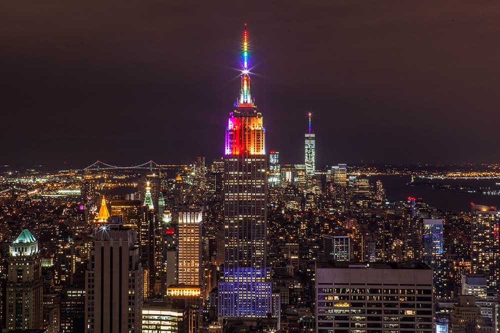 L'Empire State Building aux couleurs de l'arc en ciel