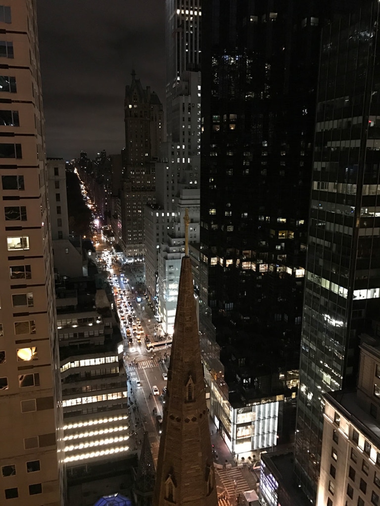 Vue de la 5ème avenue d'un rooftop à New York