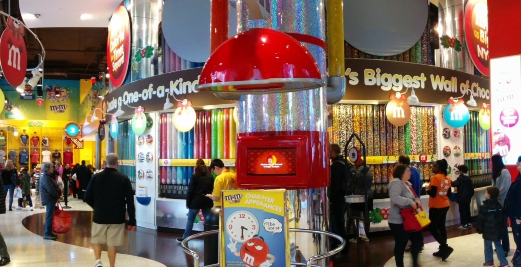 Balance pour peser les M&M's au M&M's world de New York