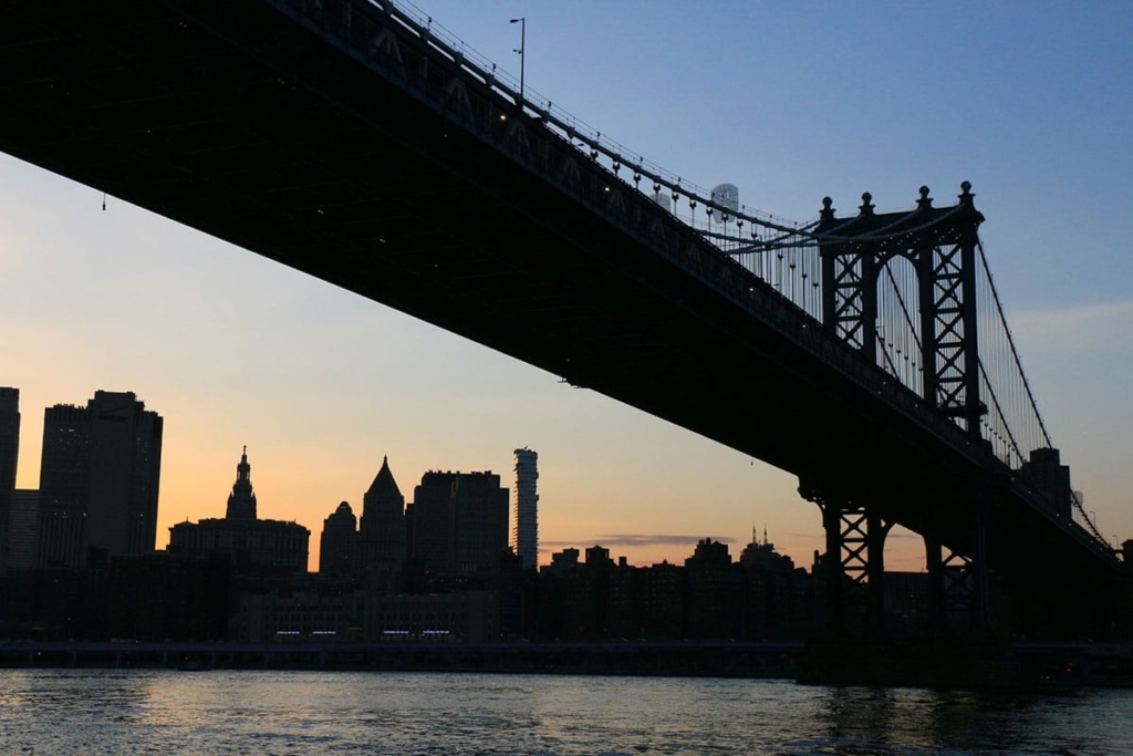 Pont de Brooklyn au coucher de soleil