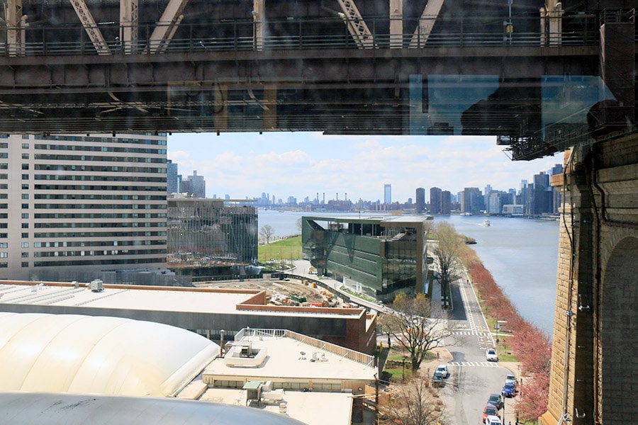 Vue depuis le Roosevelt Island Tramway à New York