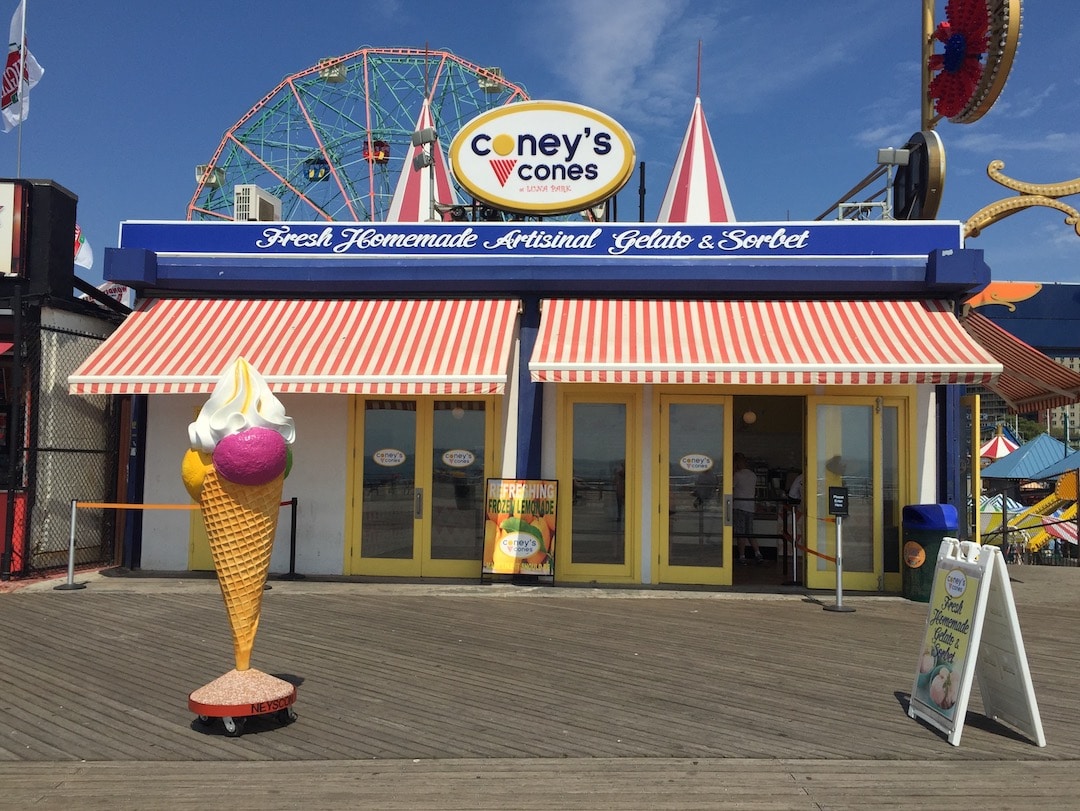 Extérieur de la boutique de glaces à Coney Island