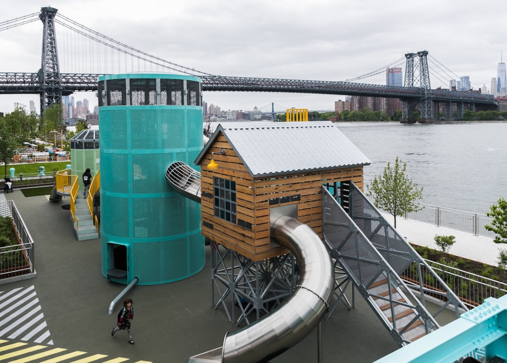 Aire de jeux dans le Domino Park à Williamsburg