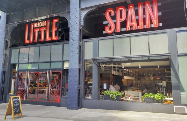 Extérieur du marché couvert Mercado Little Spain à New York