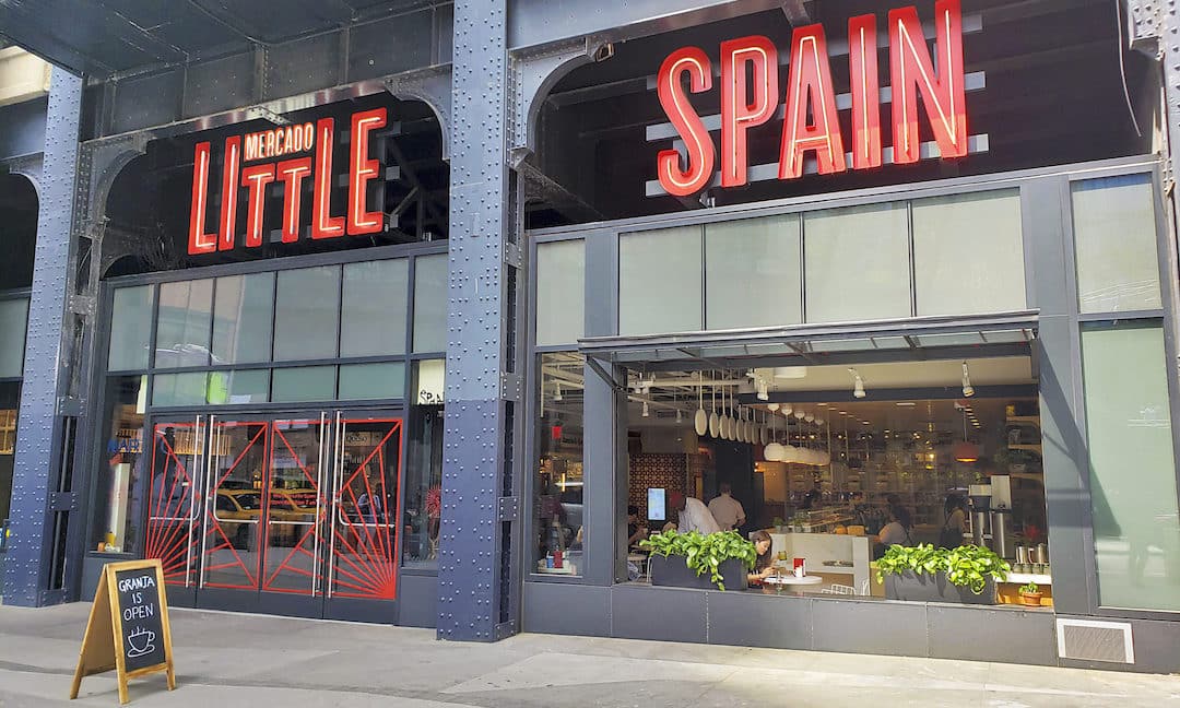 Extérieur du marché couvert Mercado Little Spain à New York