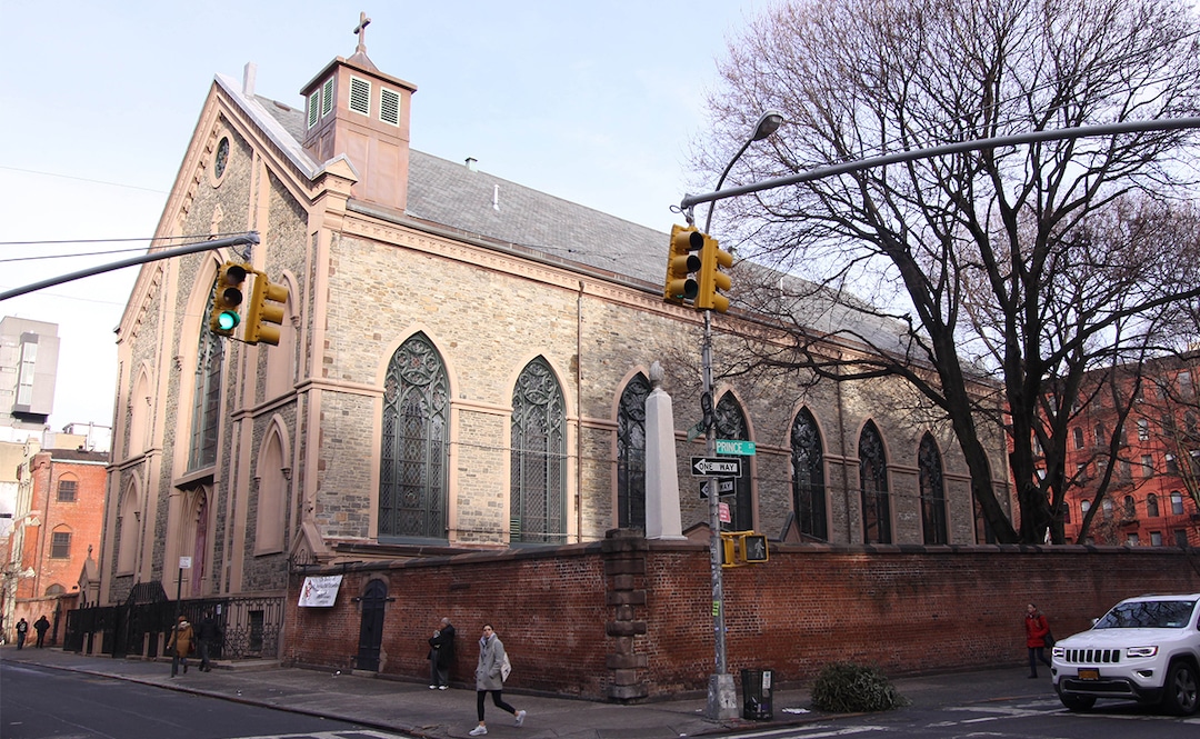 Extérieur de l'ancienne cathédrale St Patrick à Little Italy