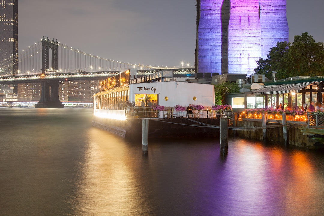 Restaurant au bord de la rivière à Brooklyn