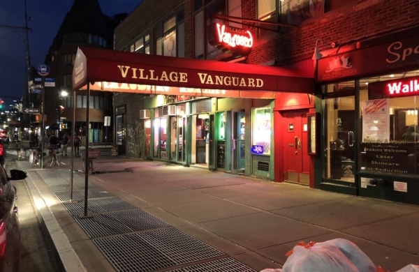 Extérieur du club de jazz Village Vanguard à New York