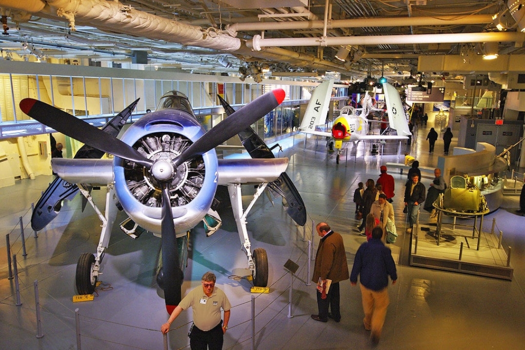 Hangar à l'intérieur du musée Intrepid à New York