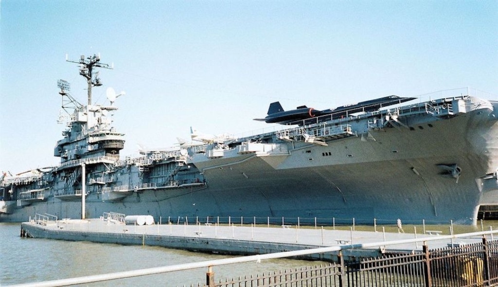 Porte-avions USS Intrepid à New York