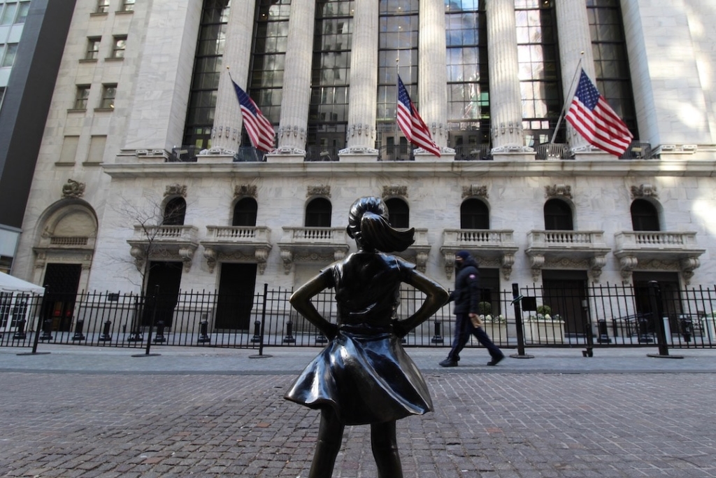 Fearless Girl, filette Wall Street défiance taureau NYC