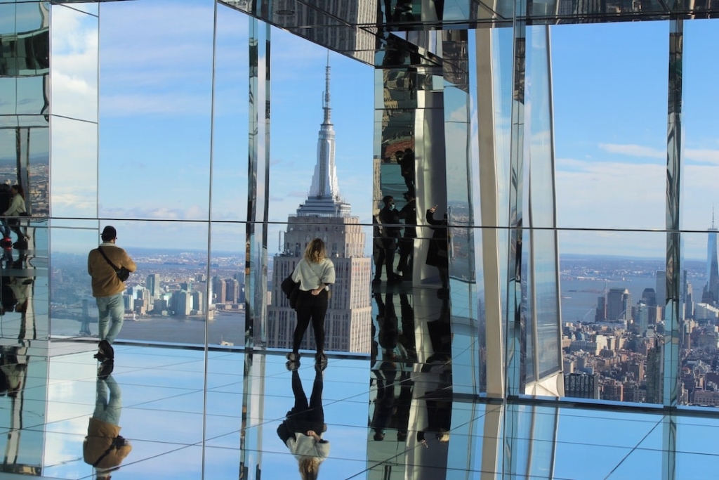 Salle des miroirs au Summit à New York