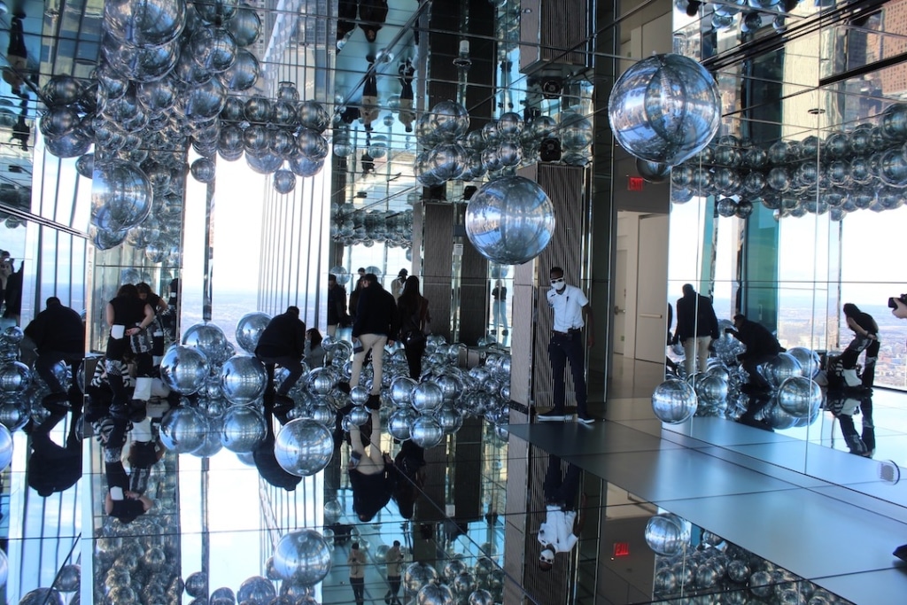 Salle Affinity avec ballons argentés au Summit