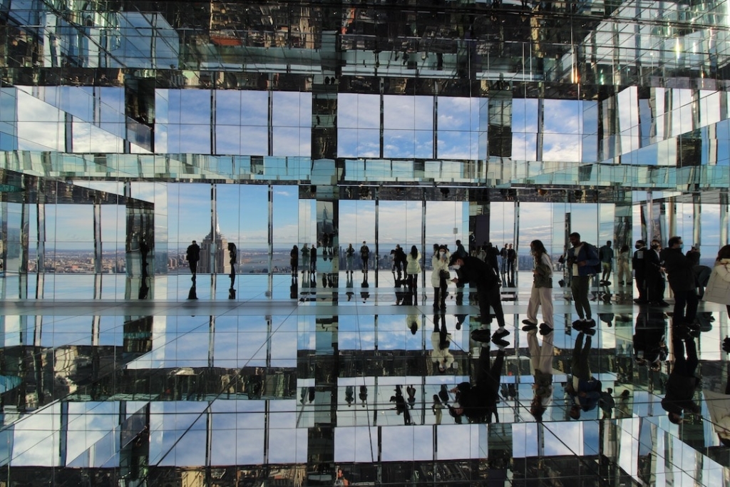 Salle des miroirs au Summit à New York