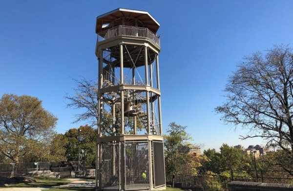 Tour de garde située dans un parc à Harlem