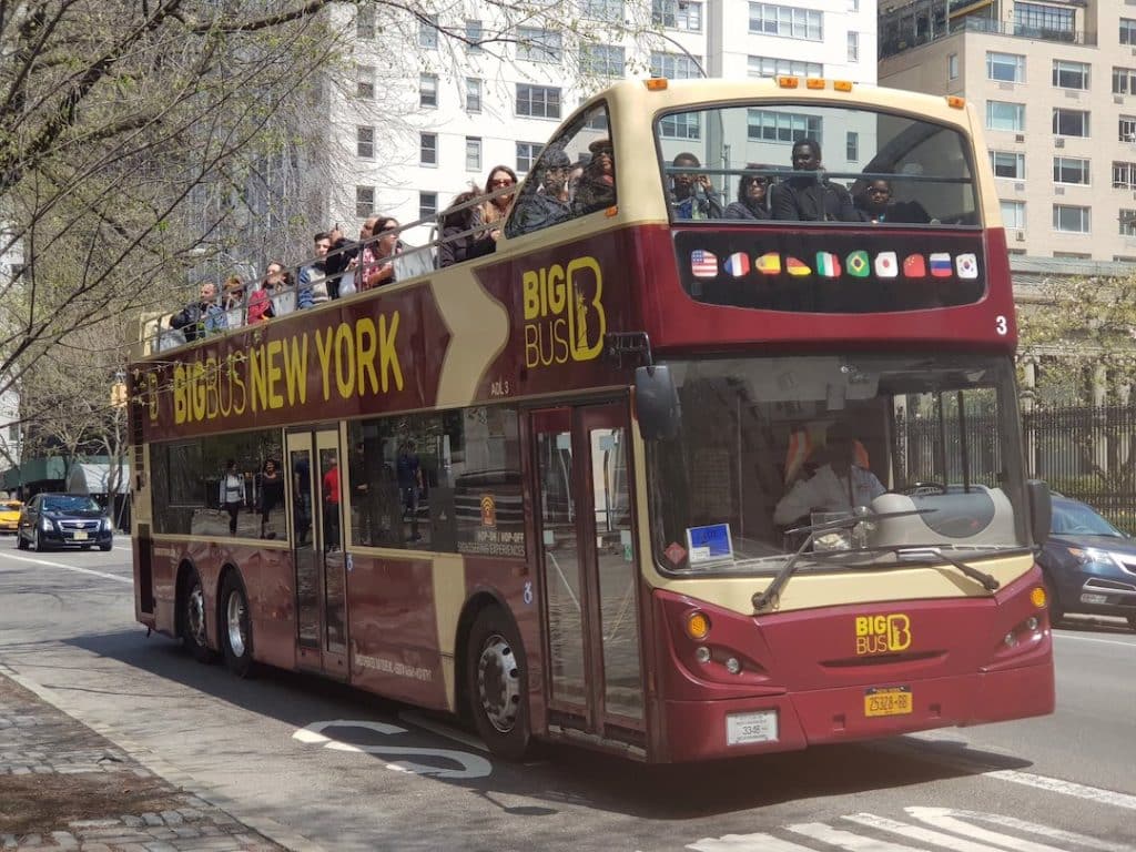 Bus touristique rouge à New York